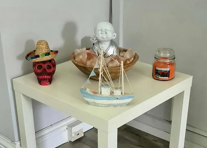 Lägenhet 2-bedroom Away From In Glasgows' East End With Free Parking