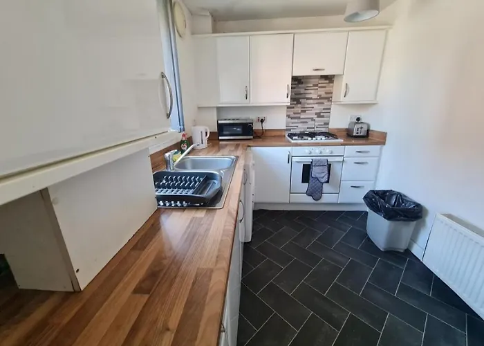 City, Celtic Park & Emirates Stadium Apartment, For Families Or Age Over 23 * Glasgow