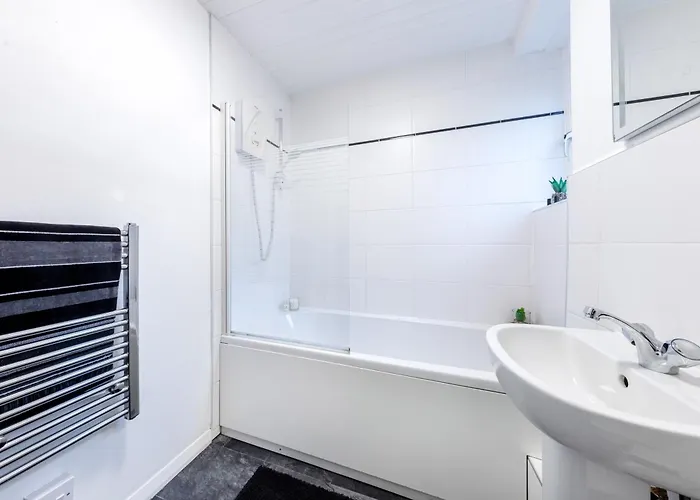 Cosy 3 Bed Flat In Kings Park *