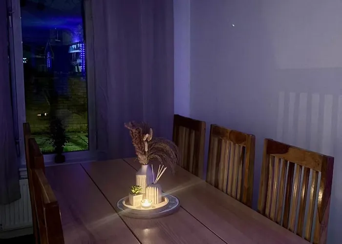 Tartan Nest- Entire House- Sleeps 8 Guests Apartment Glasgow