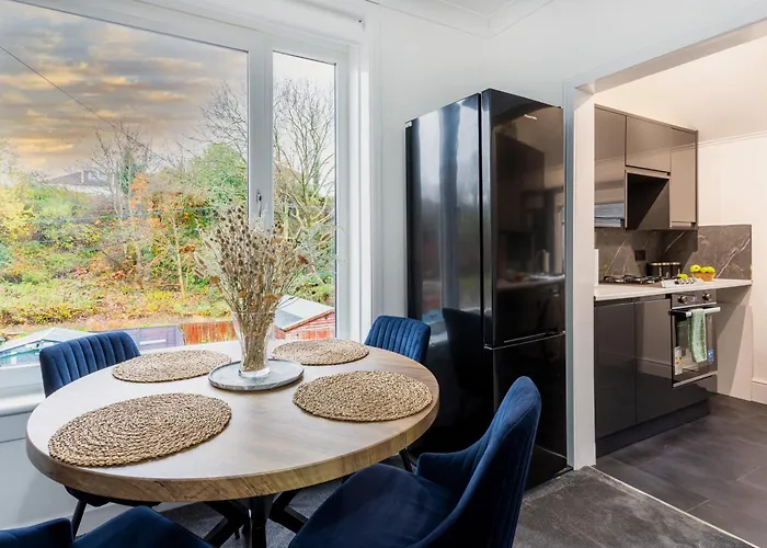 Cosy 3 Bed Flat In Kings Park グラスゴー