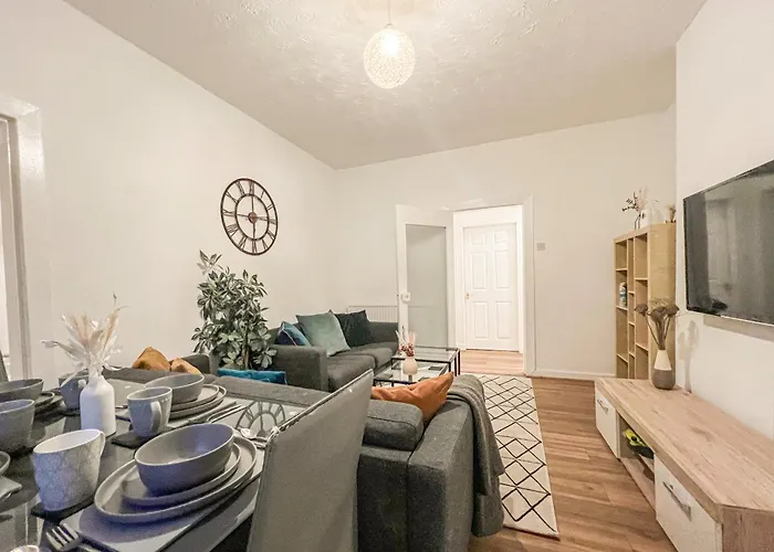 Attractive 3 Bedroom * Glasgow