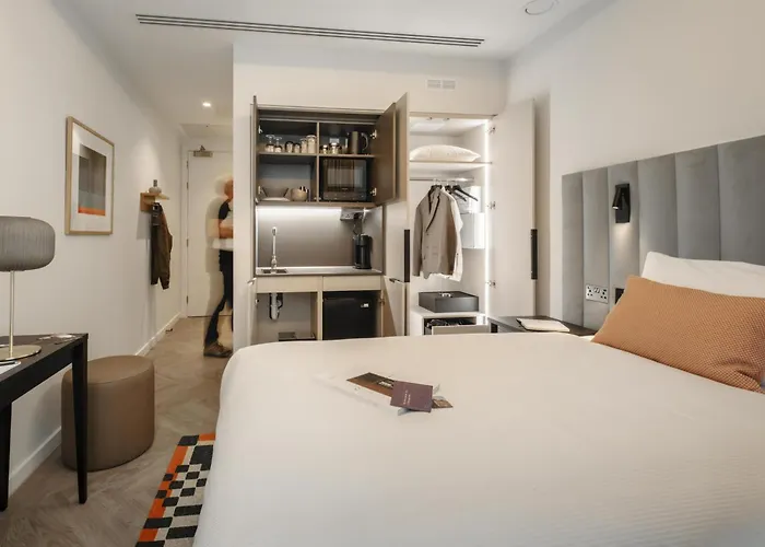 Hotel The Wellington By Adina