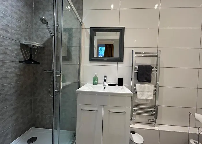 Principal - West End Apartment