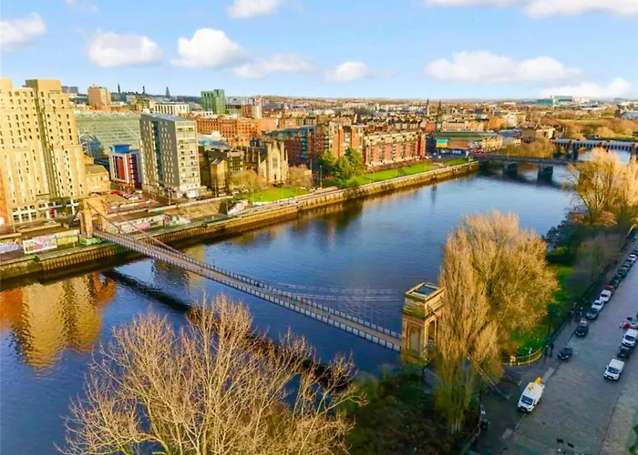 Centre G1 Penthouse With Riverviews - Duplex - 4 Bedrooms, 3 Bathrooms, Kitchen, 1 Living Room, 1 Dining Room, 2 Terraces, Parking, Floor, 2050 Sq Ft, Merchant Apartament