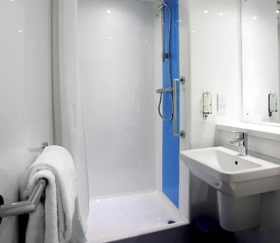 Travelodge Airport מלון גלאזגו