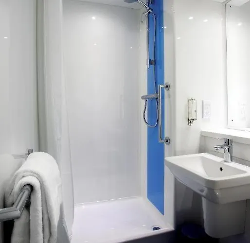 Travelodge Airport מלון גלאזגו