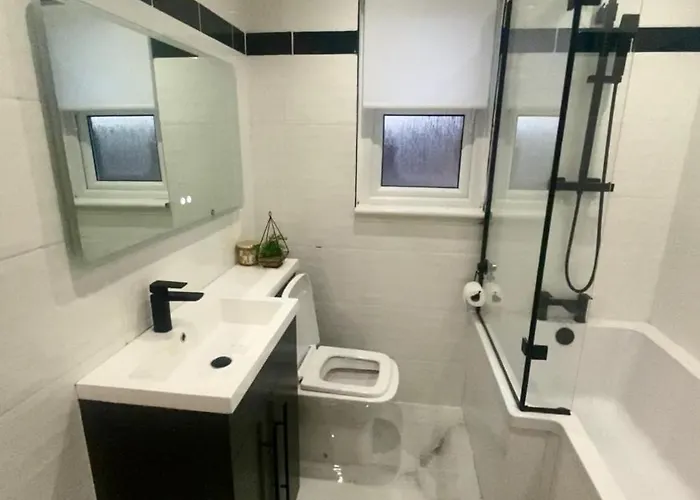 4 Bed Detached Perfect For Families & Groups Glasgow