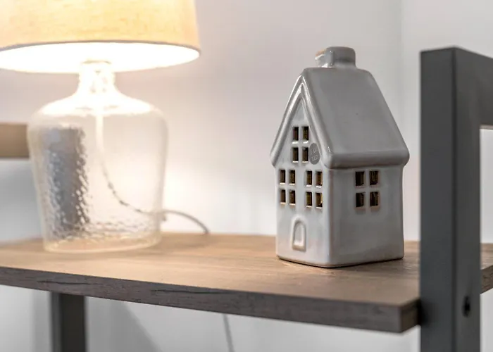 Urban Elegance - Spacious 5-bed In *