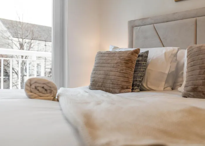 Urban Elegance - Spacious 5-bed In Дом отдыха