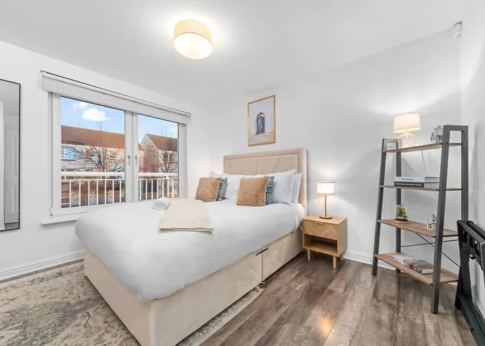 Urban Elegance - Spacious 5-bed In Дом отдыха *