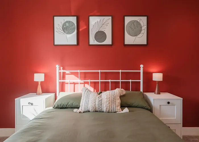 Henderson House - West End 3 Bedroom Family *