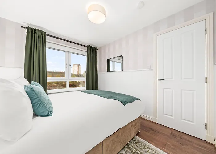 Urban Elegance - Spacious 5-bed In Глазго