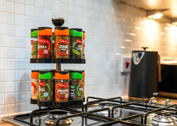 Urban Elegance - Spacious 5-bed In Глазго