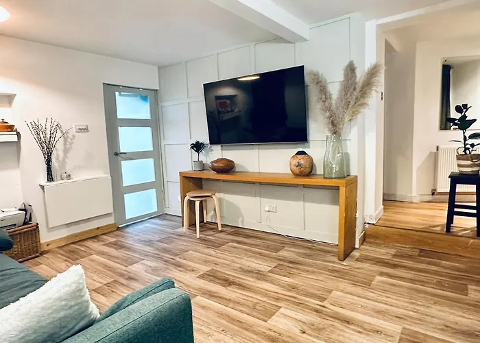 Peaceful And Stylish Garden Flat Close To Transport And Centre Глазго