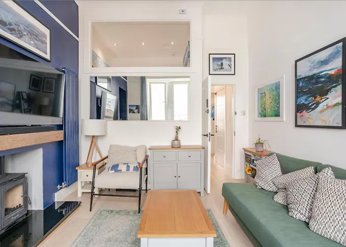 דירה Warm Upgraded Top-floor Flat In Finnieston