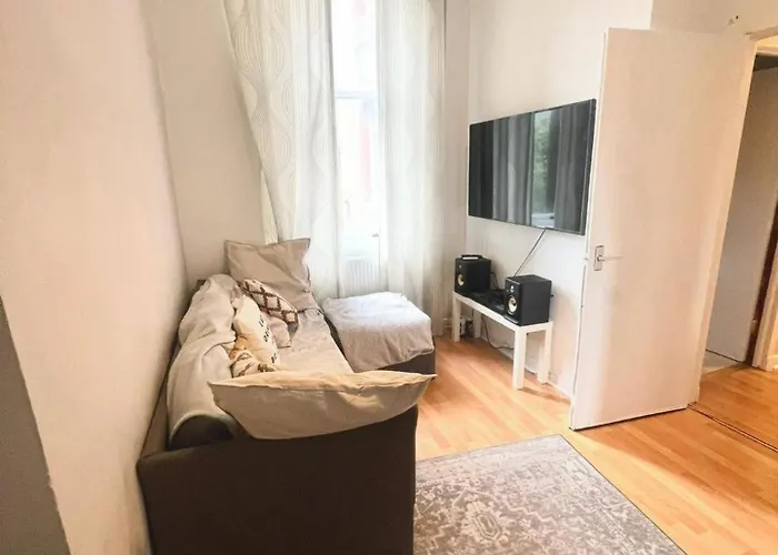 West-end 2 Bed Flat Entire Place W Free Parking