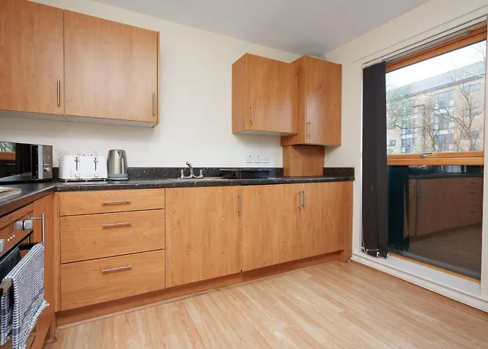 2br With Parking Near Southside And Queens Park