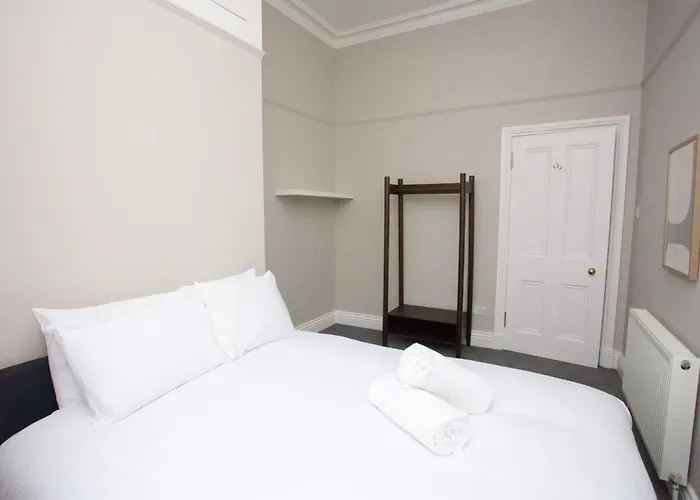 Stylish Southside 2 Bedroom Flat With Free Parking * Глазго