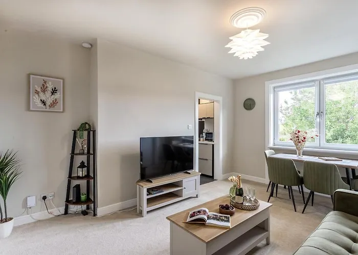 Modern 3 Bedroom In Kings Park غلاسغو