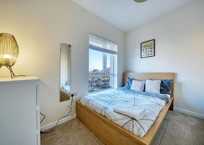 Stylish And Morden 3bed House Centre *