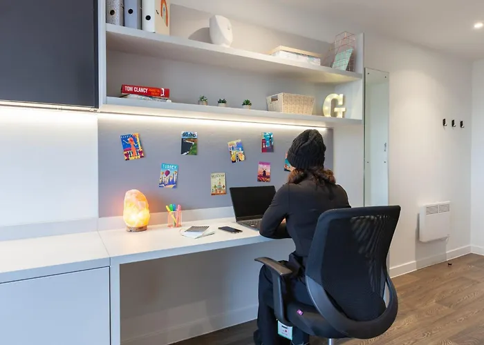 For Students Only Stylish In グラスゴー