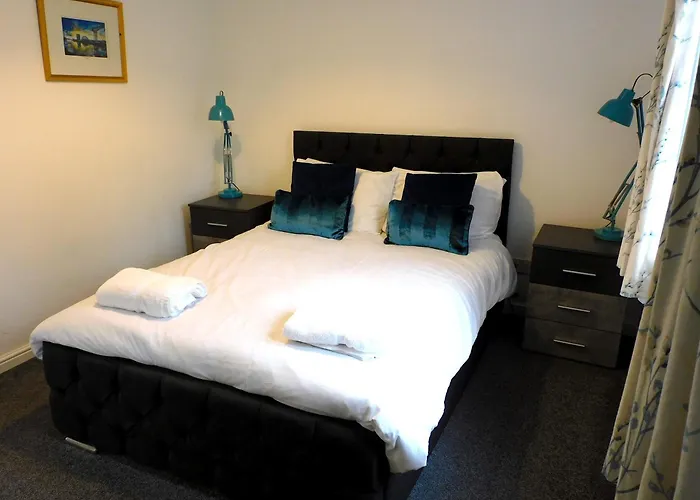 Bright 3 Bed Overlooking The Clyde Sec & Hydro Glasgow