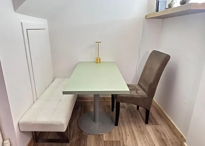 Peaceful And Stylish Garden Flat Close To Transport And Centre *