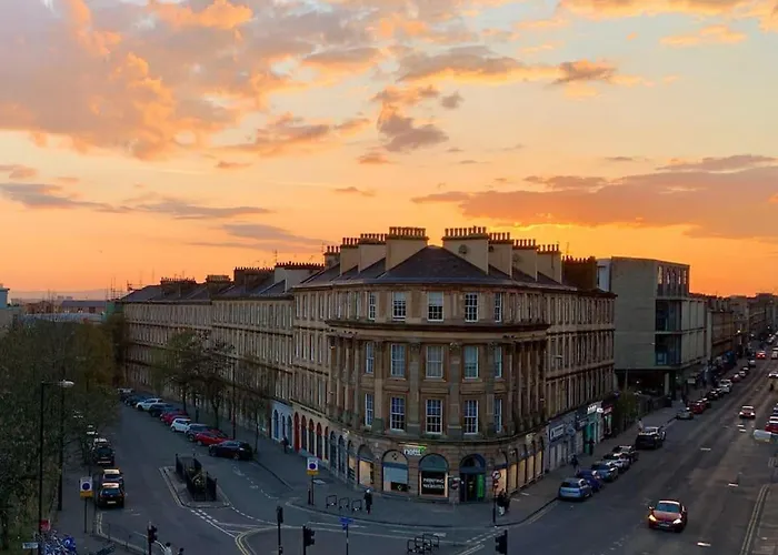 דירה Warm Upgraded Top-floor Flat In Finnieston *