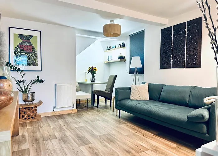 Апартаменты Peaceful And Stylish Garden Flat Close To Transport And Centre