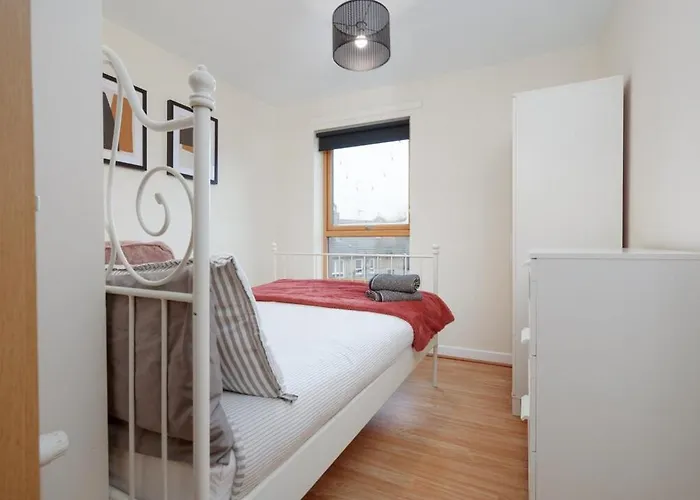 2br With Parking Near Southside And Queens Park