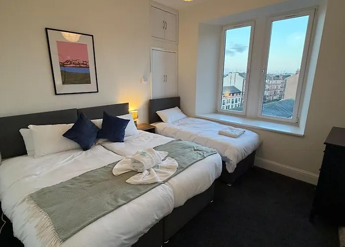 Spacious Tenement With Free Parking * Глазго