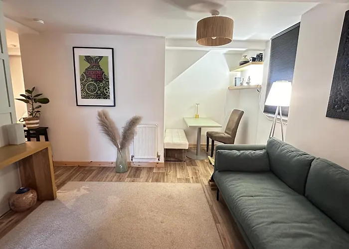 Peaceful And Stylish Garden Flat Close To Transport And Centre * Глазго