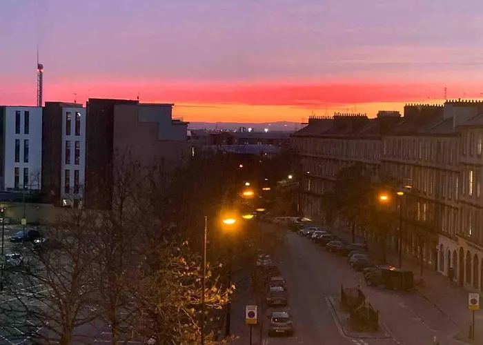 דירה Warm Upgraded Top-floor Flat In Finnieston