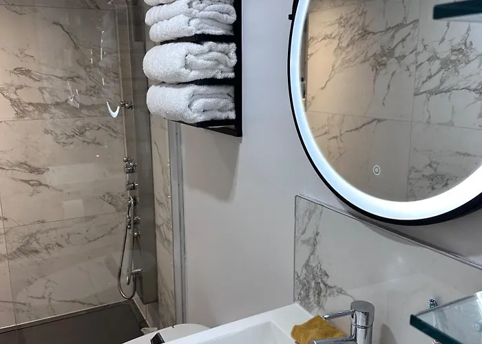 Апартаменты Peaceful And Stylish Garden Flat Close To Transport And Centre