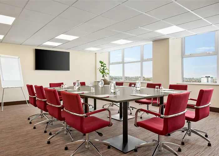 Hotel Ramada By Wyndham East Kilbride