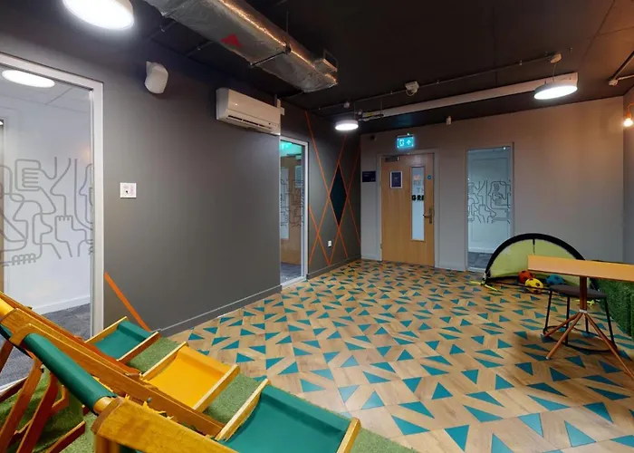 For Students Only - Elgin Place In Edinburgh