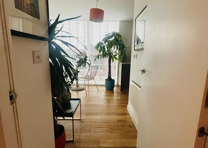 Executive Riverside With Workspace & Fast Wifi Apartment Glasgow