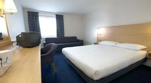 מלון Travelodge Airport 3*