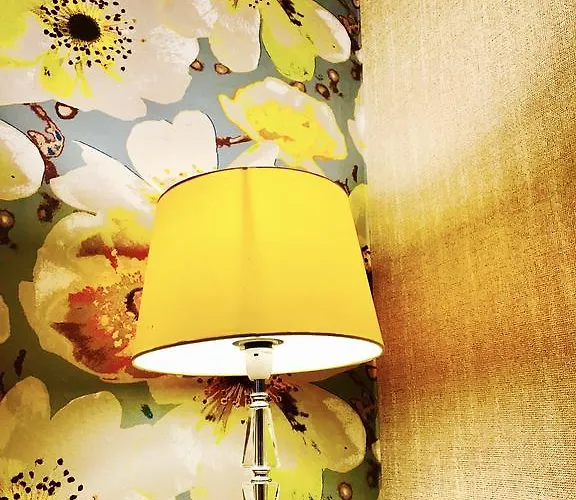 Centre Flat With River Views And Parking Lejlighed *