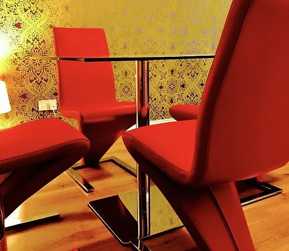 Centre Flat With River Views And Parking Glasgow