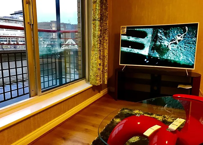 Centre Flat With River Views And Parking Lejlighed Glasgow