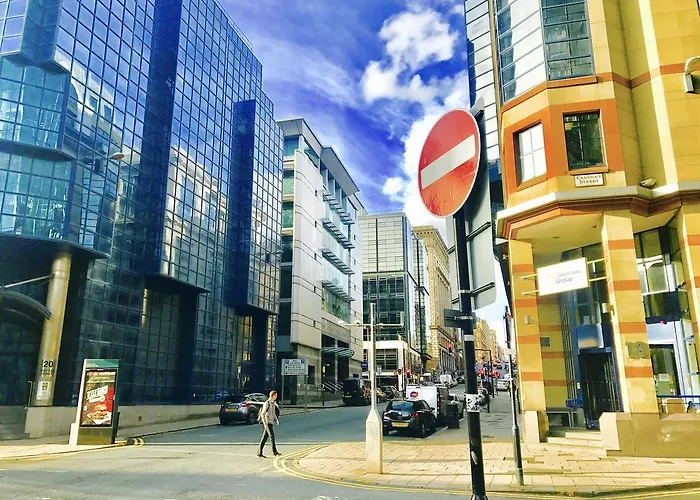 Centre Flat With River Views And Parking Lejlighed *