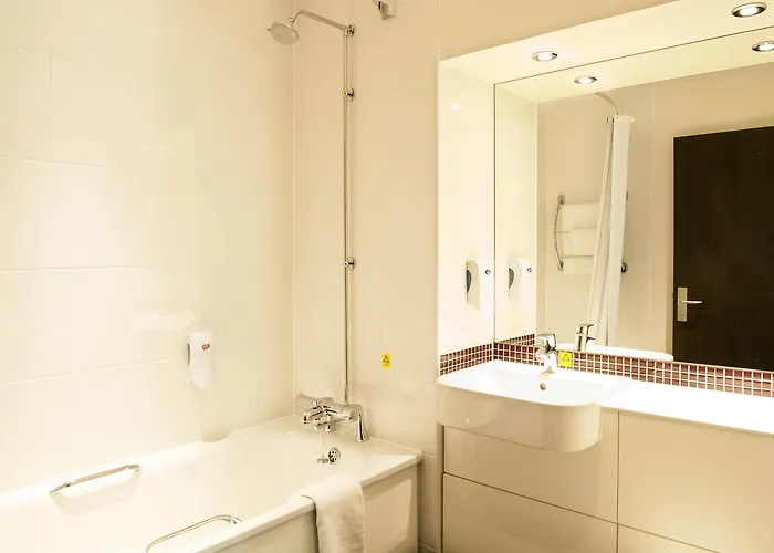 Hotell Premier Pacific Quay 3*