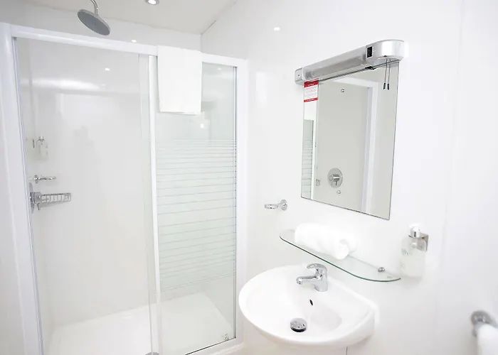 Acorn 3* Глазго