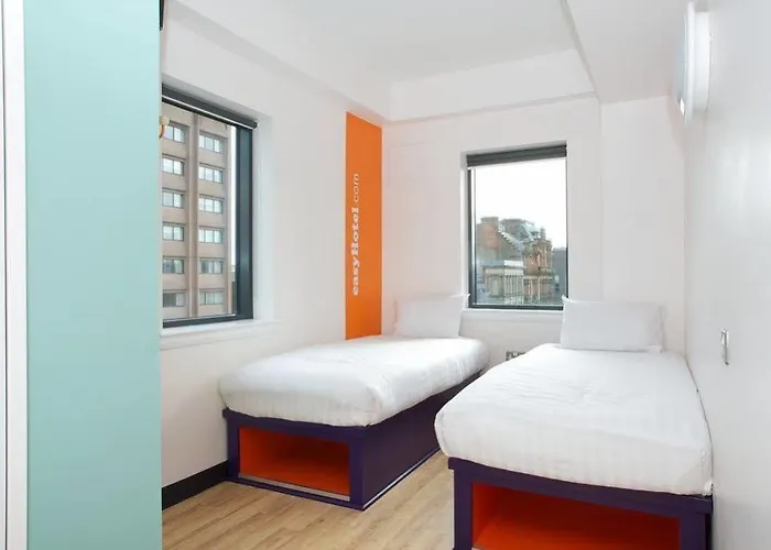 Отель Easyhotel 2*