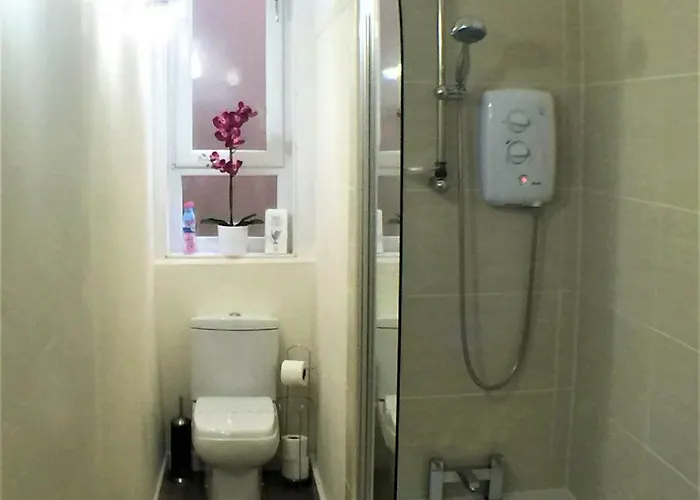 Trefoil - 2 Bedrooms * Glasgow