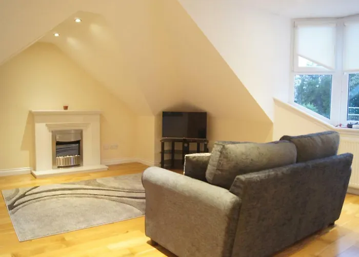 Modern, Cosy In Bearsden With Private Parking Apartament Glasgow