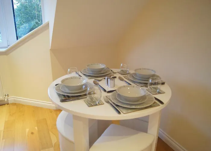 Modern, Cosy In Bearsden With Private Parking Glasgow