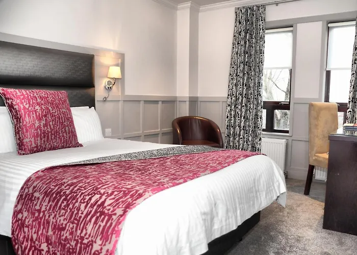 Glynhill & Near Airport Hotel